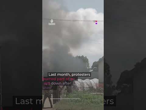 Police, mourners clash over coffin of suspected Ebola victim in DRC | AJ #shorts