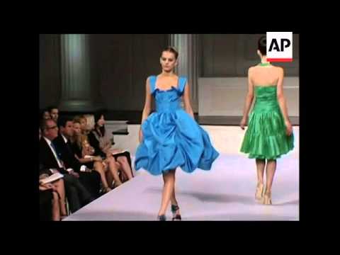 Oscar de la Renta brings his signature glamor and luxury to the New York catwalk