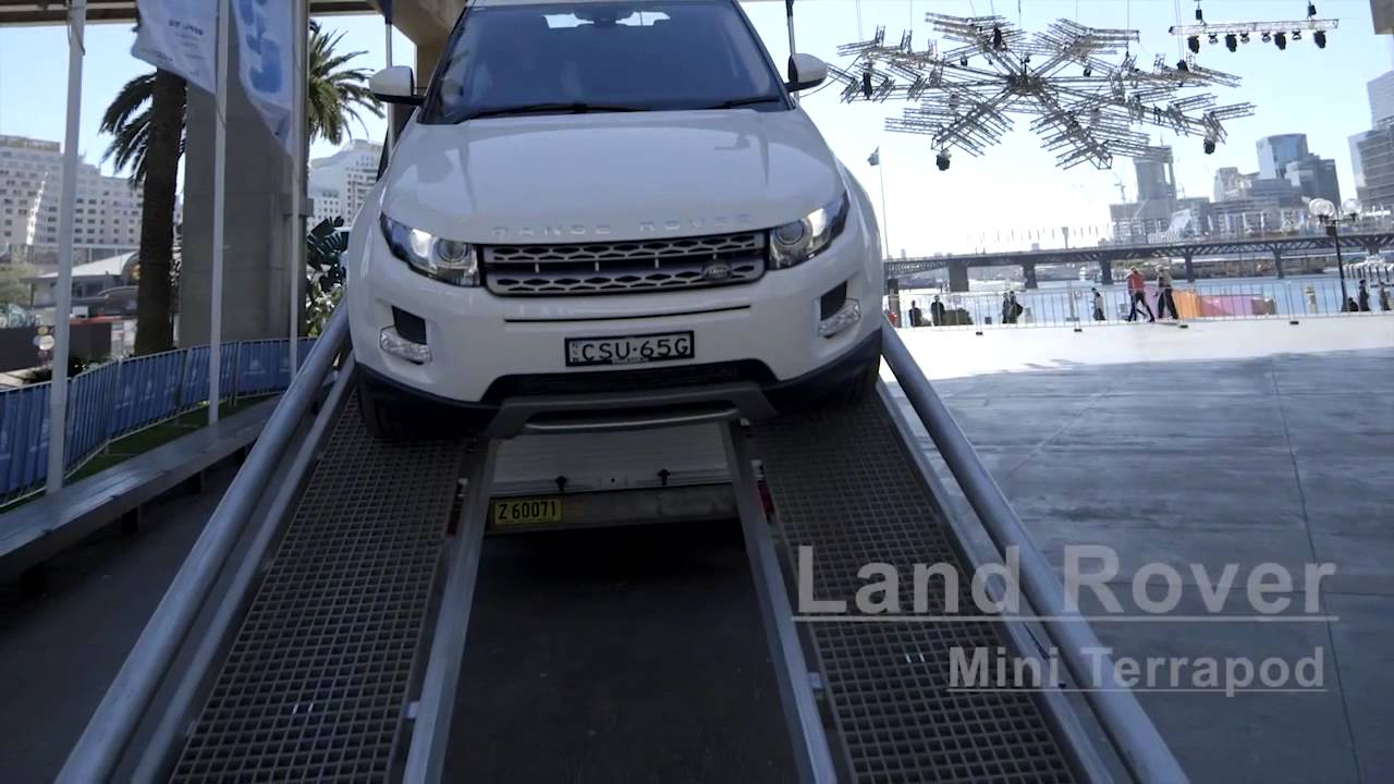 Land Rover Discovery 4 Sally Fitzgibbons