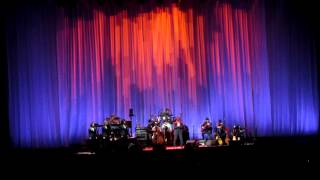&quot;A la Manic&quot; Leonard Cohen sing in french live show in Montreal 29-Nov-2012 - HD