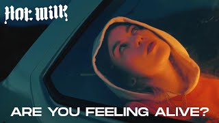 Hot Milk divulga clipe de Are You Feeling Alive?