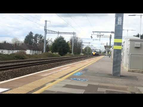 gWr class 800 pride heading for Paddington