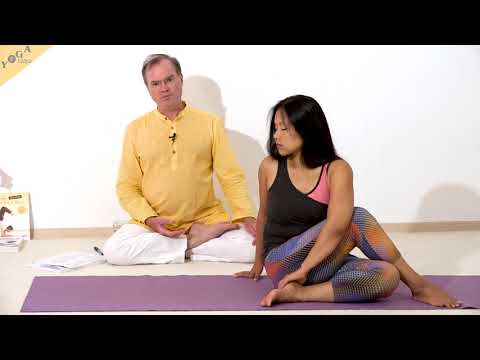 Drehsitz mit Ashwini Mudra - Yoga Asana Lexikon