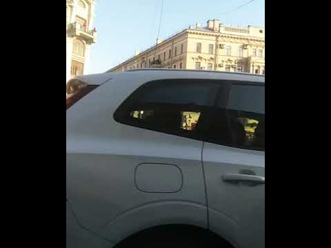 Красные трусы прыгают с Красного моста