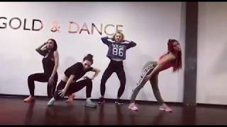 Fleshmob / Keep us apart