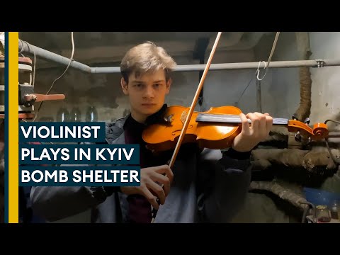 Силата на музиката: Цигулар в бомбоубежище в Киев свири с цигулари от целия свят