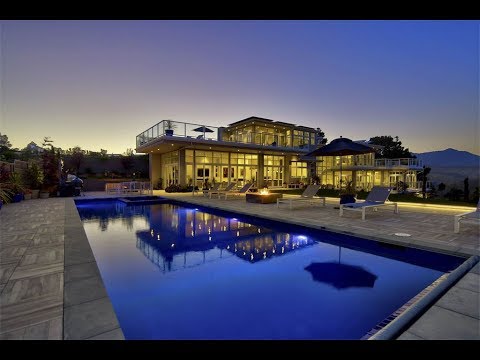 Lavish and Rare Coastal Estate in Muir Beach, California
