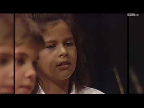 Melanie Yodels and Oesch's - RARE VIDEO PERFORMANCE