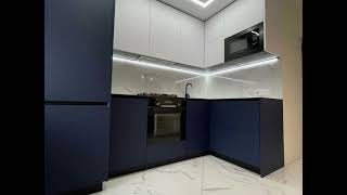 Современная угловая серо-синяя кухня с подсветкой Проект 85 фото 5