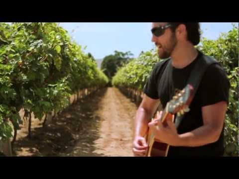 Diego Dibos - "Es Natural" (Videoclip oficial) | Natural Cam 7