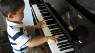 3 Year Old Plays Piano RCM Grade 3 Minuet in G Major J.S. Bach BWV Ahn 114