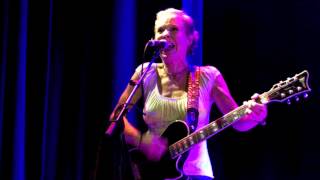Throwing Muses perform &quot;Static&quot; in London, 26 September 2014