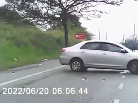 Rakaman dashcam kemalangan sebuah kereta Vios hilang kawalan