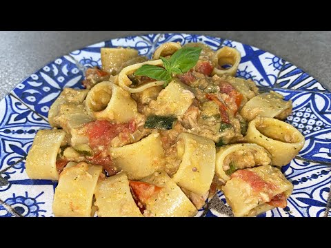 PASTA AL TONNO CON ZUCCHINE E POMODORINI