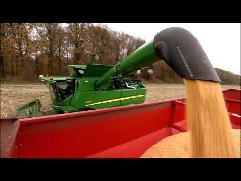 John Deere S690i unloading