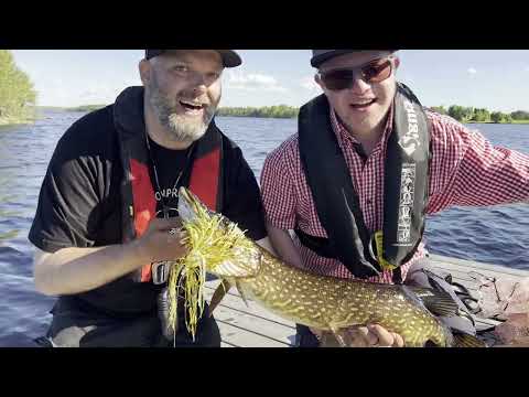 Maailman rennoin kalastuspäivä Juhan kanssa • Kalastusta kelluvasta iglusta • Kalastuskeisari