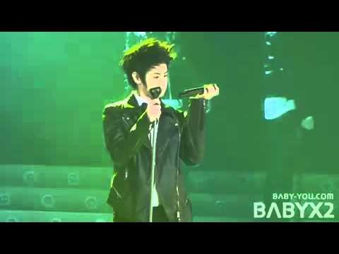 [FANCAM] 101230 Yoseob playing with microphone @ gαү0 ∂αεנυη