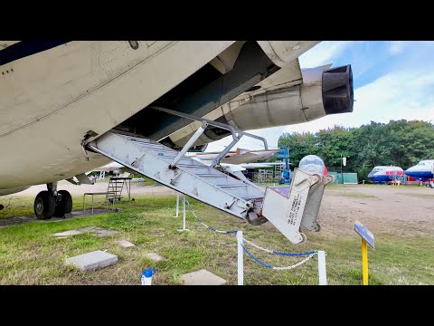 BAC 1-11 air-stairs demonstration (side and tail)