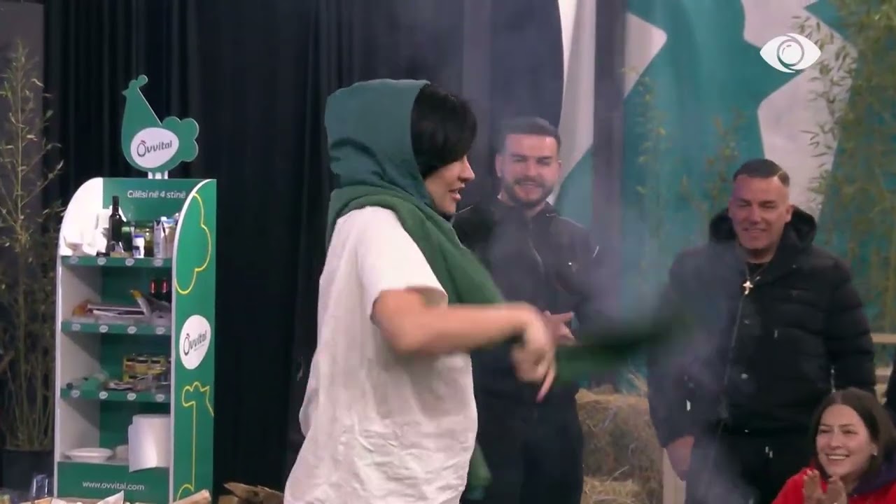 Kërcim sensual nga Arta, banorja realizon dënimin e Fationit