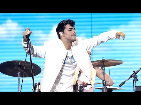 Agoney imita a DNCE en 'Cake by the ocean' - Tu Cara Me Suena