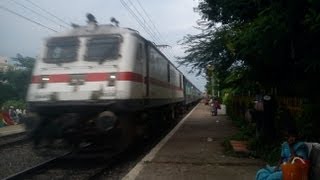 preview picture of video '12727 Godavari Super Fast Express slowly passing through Marripalem P.H'
