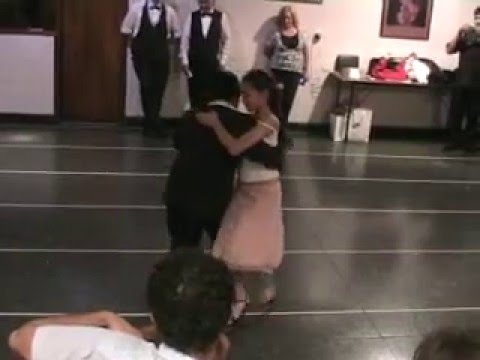  Gustavo Chaile  is  dancing  to  the  milonga  "  Reliquias Porteñas  "