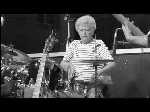 Yellow Banks / Special Guest  Ms. Margaret Alvey Fey on drums  Leitchfield KY