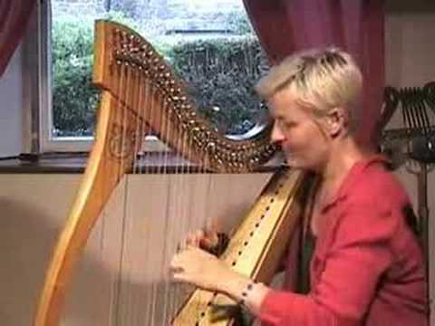 Corrina Hewat Scottish Harp video