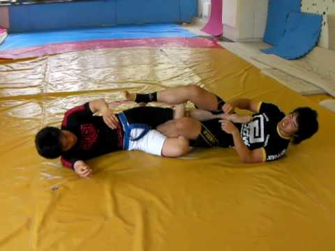 プロレス技～足四の字固め