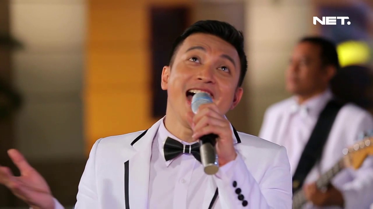 Download Mp3 Cantik Ingin Rasa Hati Berbisik dan kasetnya di Toko Terdekat Maupun di iTunes atau Amazon secara legal Download Mp3 Cantik Ingin Rasa Hati Berbisik