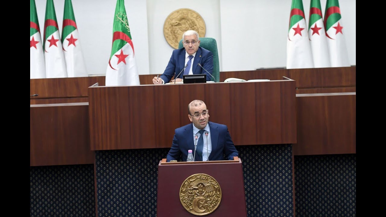 مقرر لجنة المالية والميزانية يتلو التقرير التمهيدي عن مشروع قانون المالية لسنة 2025