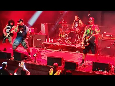 escalpo @ circo voador: olhando pro chão