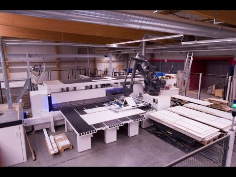 Der wird nicht müde - Sägeroboter bei Mayer Innenarchitektur + Möbelmanufaktur in Sulzfeld