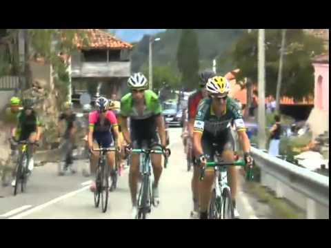 Los ciclistas Brambilla y Rovny se lian a puñetazos sobre la bicicleta - La Vuelta 2014 (08/09/14)