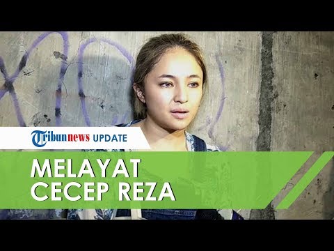 Marshanda Melayat Cecep Reza, Genggam dan Tenangkan Istri sang Sahabat