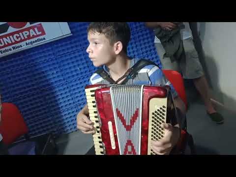 Valentín Ávila en Radio Municipal Piedras Blancas en el programa de Jorge Alberto Ponce.