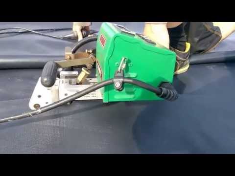 Techfol TFPE 15P lemez hegesztése Leister Comet hőékes hegesztőgéppel.