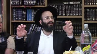 התוועדות י''א ניסן תשפ''ה - בית חב''ד המרכזי אשקלון (הרב אלחנן משה נחמנסון) - התמונה מוצגת ישירות מתוך אתר האינטרנט יוטיוב. זכויות היוצרים בתמונה שייכות ליוצרה. קישור קרדיט למקור התוכן נמצא בתוך דף הסרטון