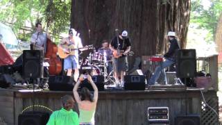 Howdy! performs "The Sad Bag of Shakey Jake" at Head to Head Music Festival on Aug 12, 2011