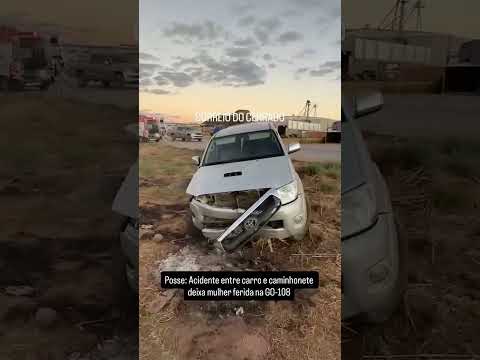 Posse: Acidente entre carro e caminhonete deixa mulher ferida na GO-108