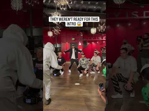 They weren't ready for this intro 😱