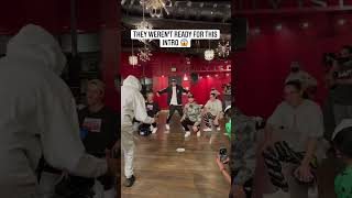 Download lagu They weren't ready for this intro 😱 mp3