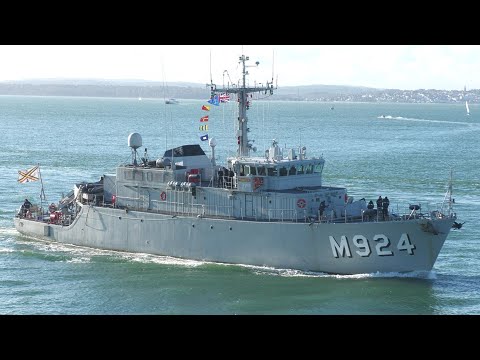 Belgian sailors dancing aboard minehunting ship as it arrives in Portsmouth 🇧🇪
