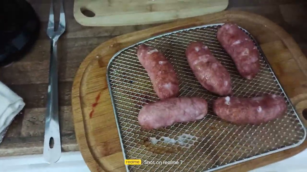 Air Fryer Oven Oster 3 em 1 12L assando Linguiça toscana e ponta de peito (OFRT780)