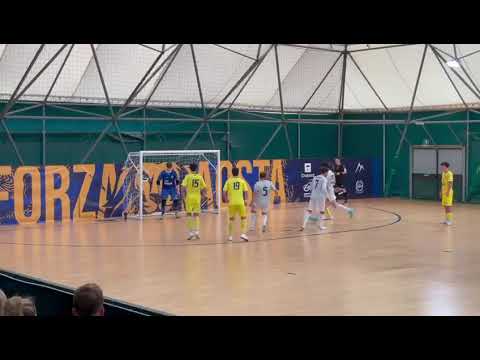 Il calcio di rigore del 2-1 per il VDL Fiano Plus trasformato da Dragone