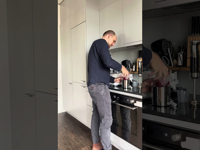 Video Teaser für Trisa La Cremeria Plus Test von Oliver: Glace, Sorbet & Frozen Yogurt selbst gemacht