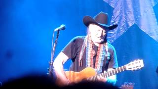 Willie Nelson - Shoe Shine Man (Tom T Hall Cover live @ The Fox Theater - Oakland CA)