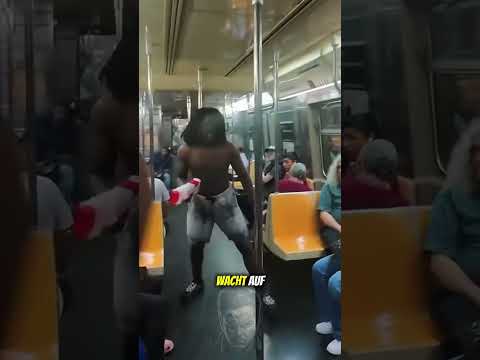 Er provozierte den falschen Mann in der Bahn 😳