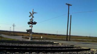 preview picture of video 'BNSF 4713 Warbonnet at Prosper, Tx. 12/05/2009 ©'
