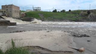 preview picture of video 'Niobrara River below Spencer Dam and under 281 Bridge'